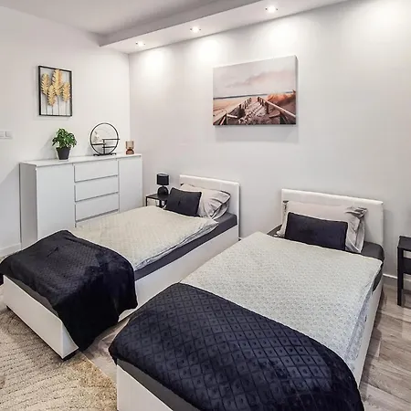 4 Bedroom Awesome In * קמיאן פומורסקי