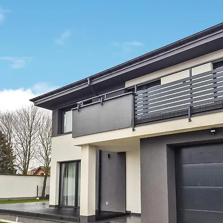 4 Bedroom Awesome In *