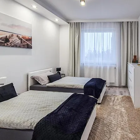 4 Bedroom Awesome In *
