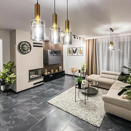 4 Bedroom Awesome In *